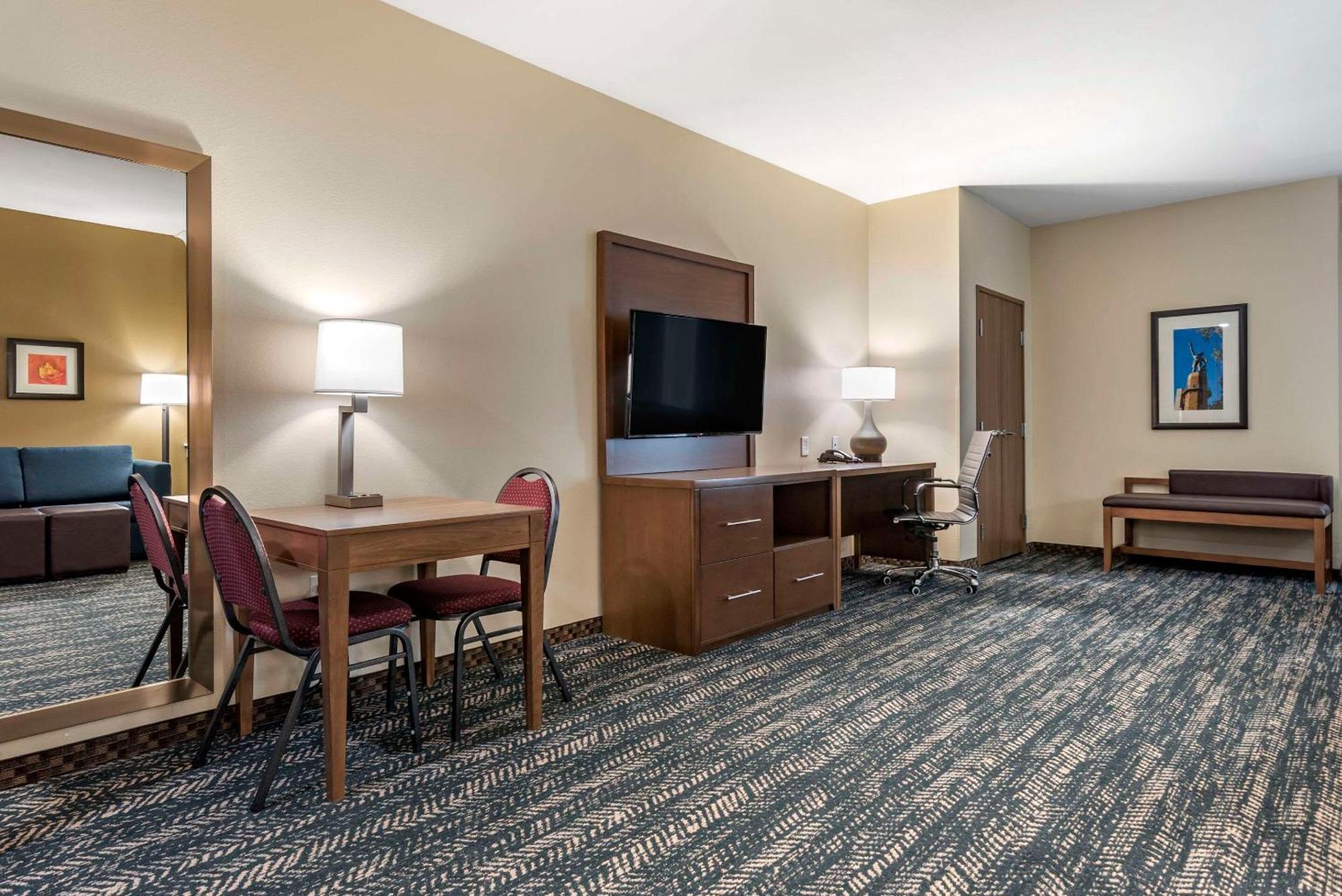 Comfort Inn & Suites Downtown Near University Tuscaloosa Exterior foto